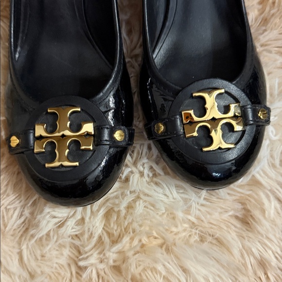3X HP🌈 Tory Burch Black Patent Leather Logo Heels | Classic Gold Medallion - Picture 9 of 11